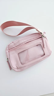Pochette rose avec dragonne